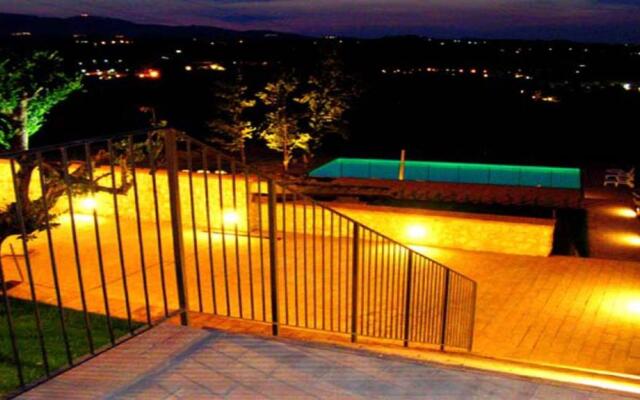 Spoleto-poolside-sleeps-20pool, Jacuzzi, Gardens -a True Fantasy