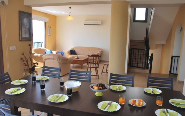 Villa Only 50m To The Sea, Sleeps 12, Polis