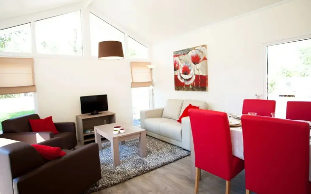 Enchanting Chalet 600 m From the sea