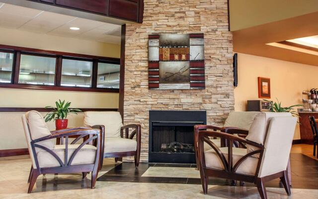 Comfort Suites Elgin