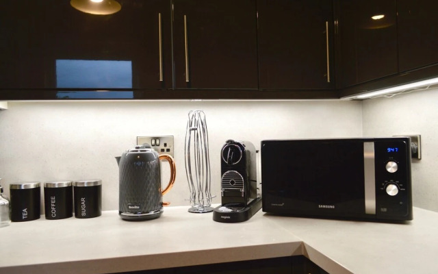 Spacious and Light 3 Bedroom Flat in Scenic Canonmills