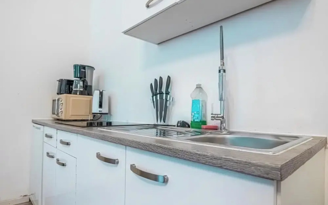 Comfortable 1BR Apartment Long Stays