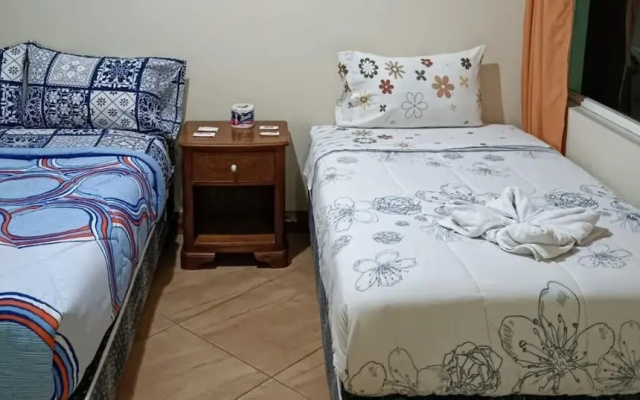 Nice Hostal El Quinche