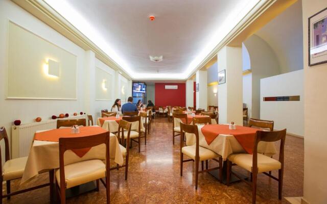 Marina Hotel 
