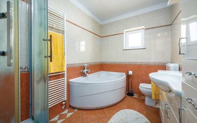 Stunning Home in Vinez With Wifi and 3 Bedrooms