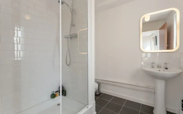 Modern 2 Bedroom Flat in Elephant & Castle