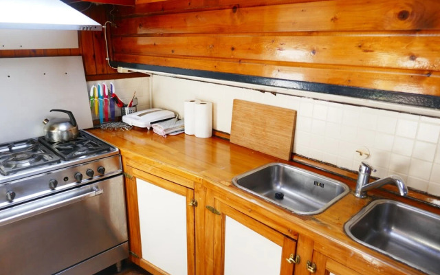 Boat apartment Rotterdam Fokkelina