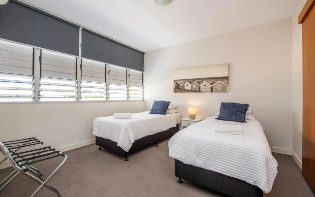 1 Bright Point Apartment 1405 – Guest Rooms – Magnetic Island