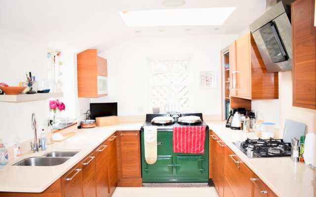 Spacious 2 Bedroom Inverleith Home With Garden