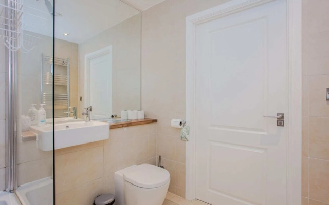 Stunning Modern 1 Bedroom Apartment Near Canary Wharf