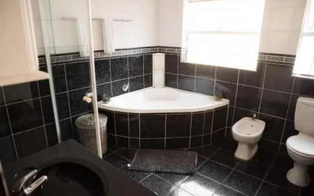 Cosy Menlyn Maine Appartment @ 201 J