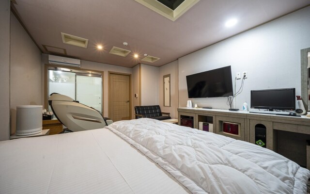 Evian Drive-in in Daejam-dong Pohang