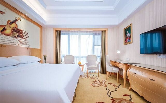 Vienna International Hotel (Wuhan East Railway Station Huanglongshan Metro Station)