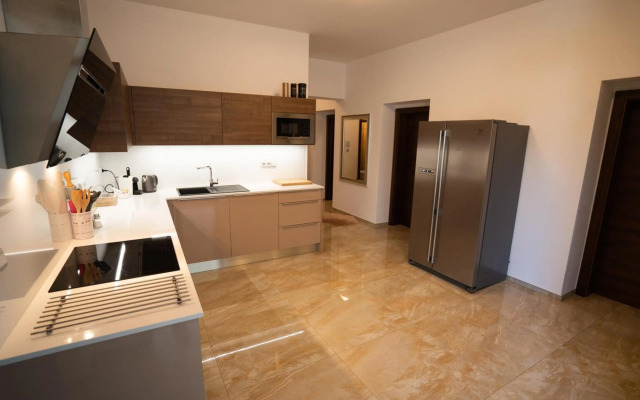 Black Field Apartment