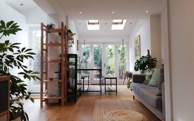 Stylish 2 Bedroom Apartment Stoke Newington