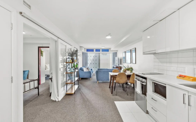 2Br Apt With Balcony & Parking In Prime Spo