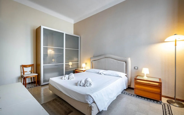 YiD elegant near tramvia