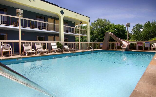 Best Western Cades Cove Inn