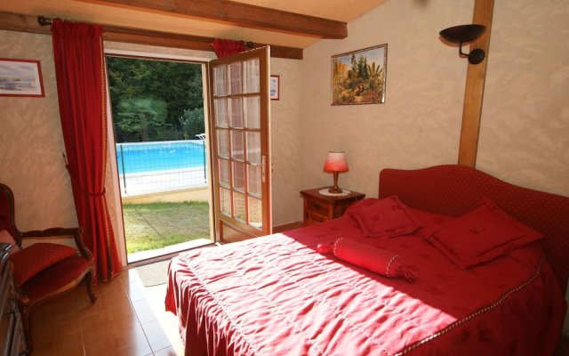 Cozy Holiday Home in Villefranche-du-périgord With Pool
