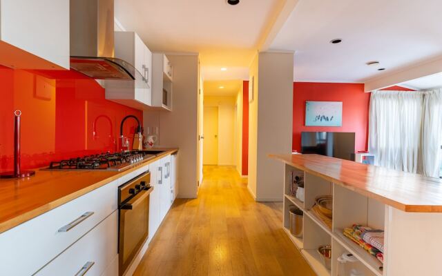 Character 4BR Home - Seaview - Skyline - Hot tub