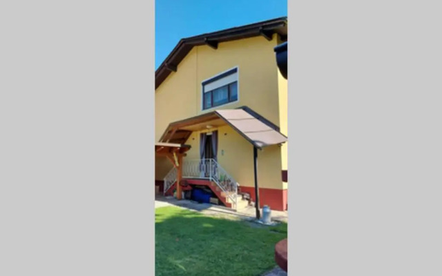 Quiet apartment close to town