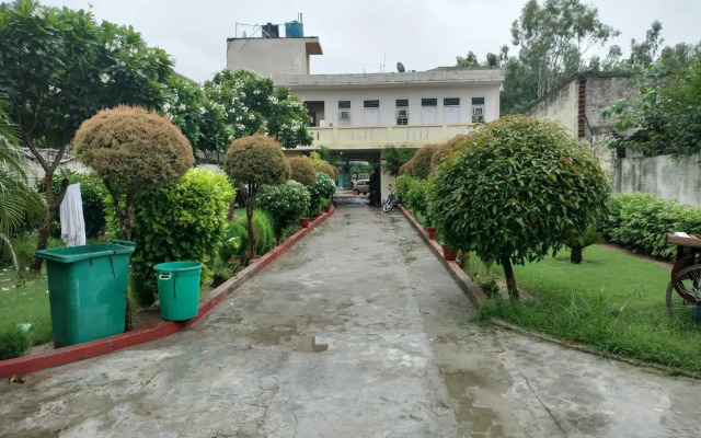 Oyo 92004 Rajeev Pg Guest House