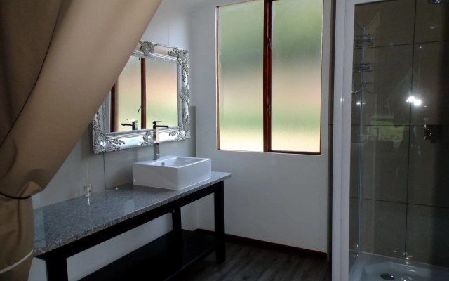 Old Mill Lodge, Working Ostrich Farm & Restaurant, Oudtshoorn