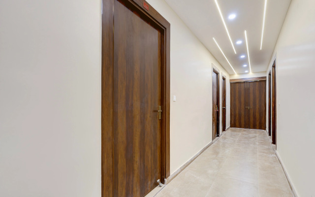 Hotel O Pari Chowk Metro Station