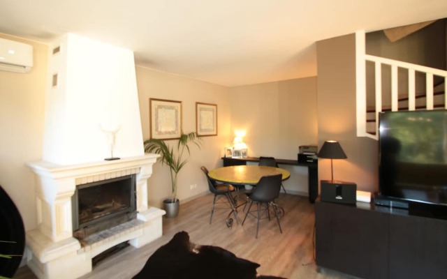 Croix des Gardes Villa Piscine Jacuzzi Nature Centre 10 Mins