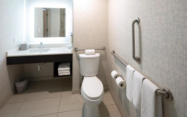 Holiday Inn Express & Suites Chicago West - St Charles