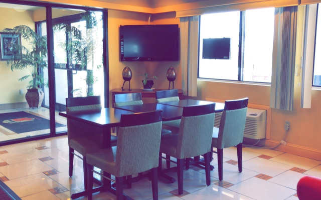 Super 8 by Wyndham Hartford
