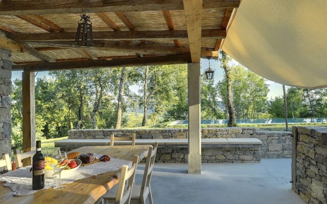 Magnificent Villa in Groznjan With High-end Kitchen & Pool