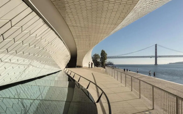 Lovelystay - Turquoise River View II