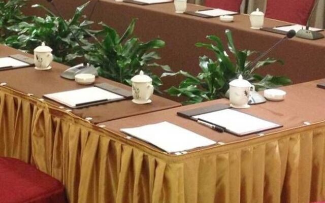 Yinchuan Juli Six Red Hotel