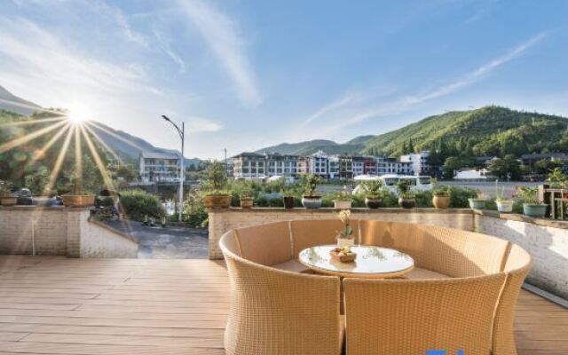 Yunshang Grassland Anji Yinxuanyuan Holiday Homestay