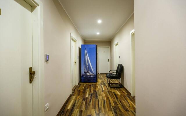Apartments and Rooms Golden Gate