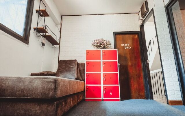 The Hubs Hug Hostel
