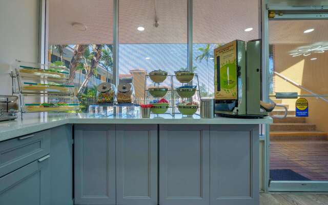 Quality Inn & Suites Airport/Cruise Port Hollywood