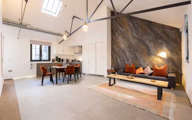 Contemporary One Bedroom Apartment - Borough