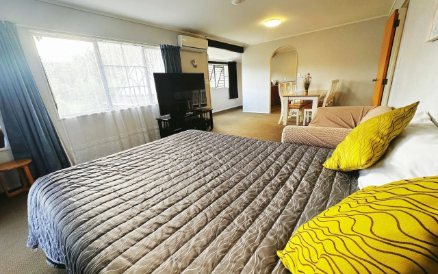 Kingswood Manor Motel