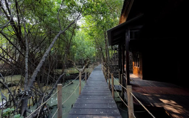 RedDoorz Resort @ Taman Wisata Mangrove