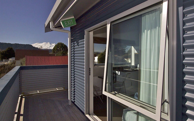 LKNZ Lodge & Cafe
