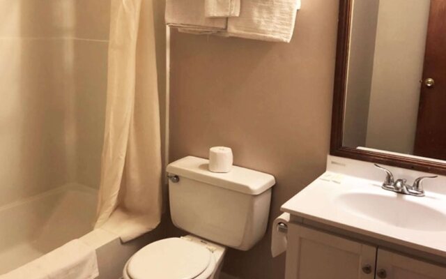 Village Inn Motel Holt