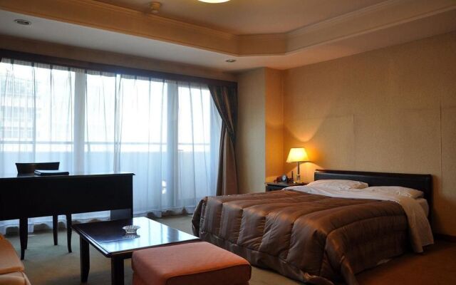 Longtou Hotel
