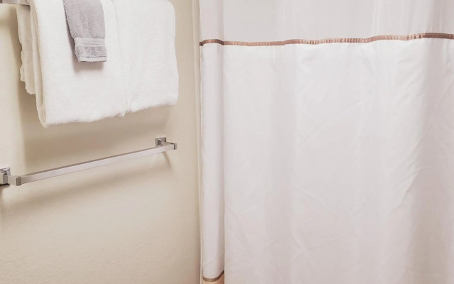 Blackstone Lodge & Suites