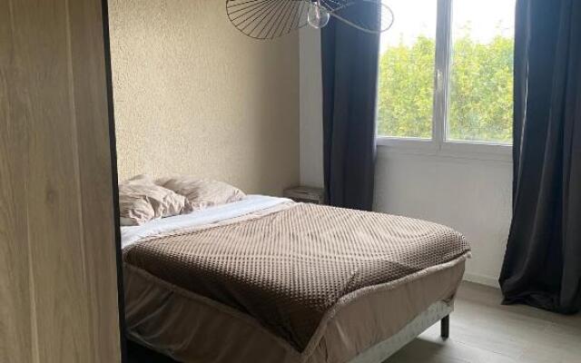 Bel appartement avec vue sur les toits (nouveau)