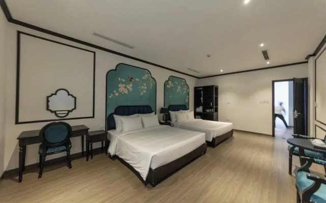 Azen Lakeside Hotel & Travel