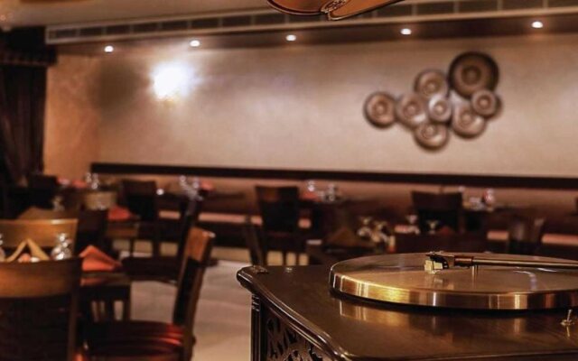 Seven Roses Hotel