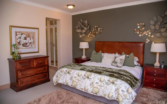 Pezula Magic Retreat - 4 Bedroom Lagoon View Home