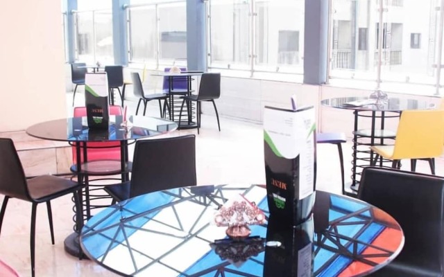 De-Lasmall Hotel and Resort Ltd